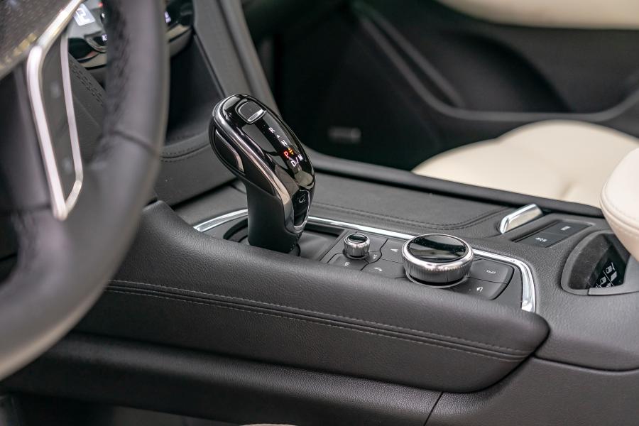 Детали интерьера Cadillac XT5 Sport 2019 года  (NA) (фото 39 из 42)